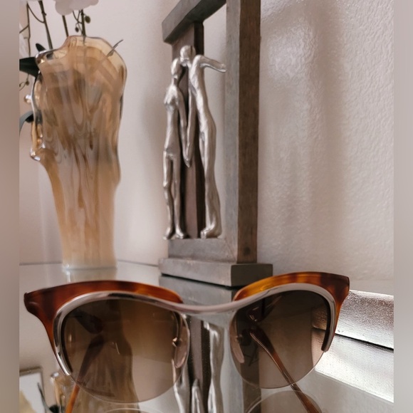 Prada sunglasses - Picture 5 of 10